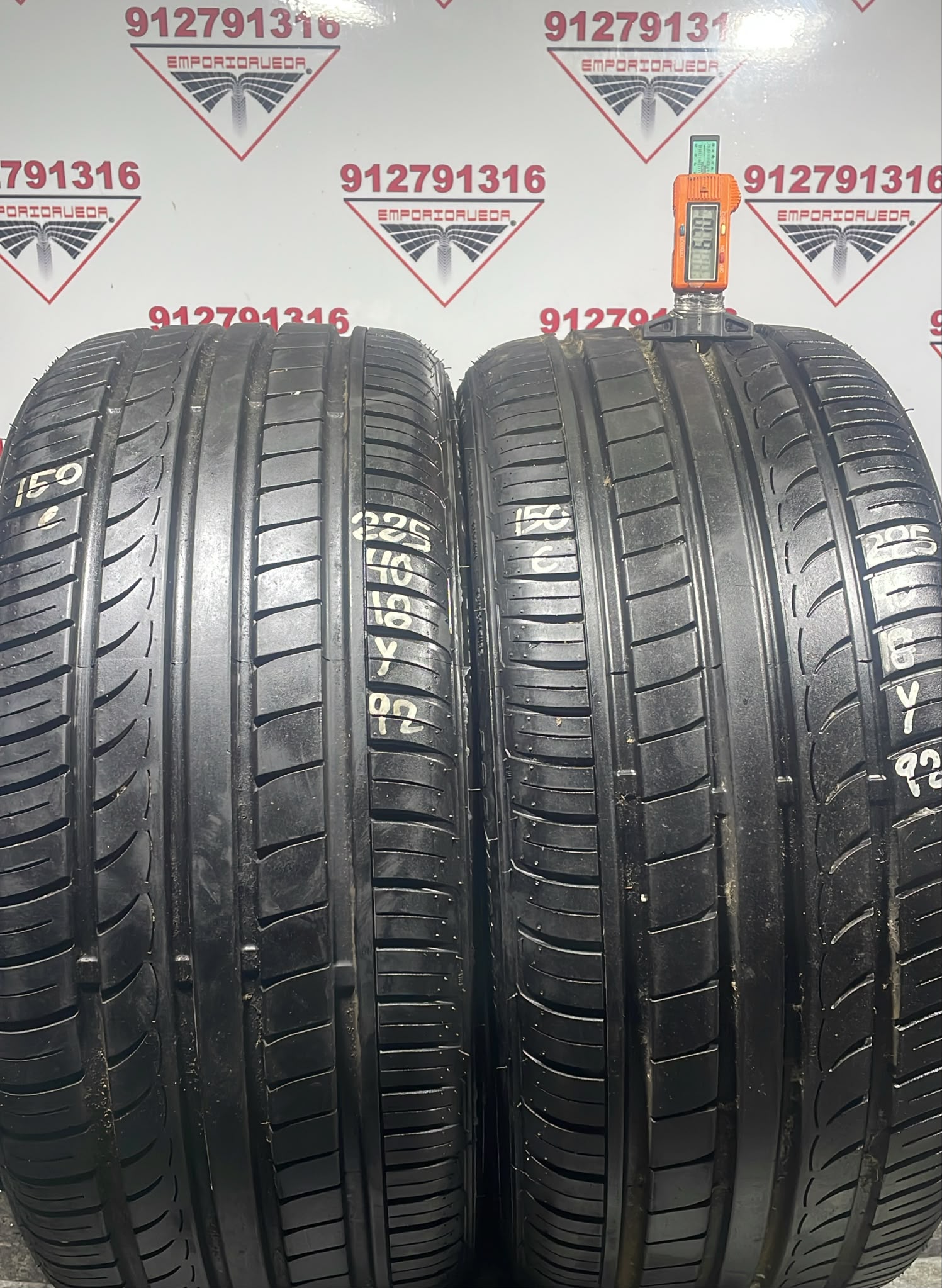 AUSTONE  USADO  225/40 R18 92 Y
